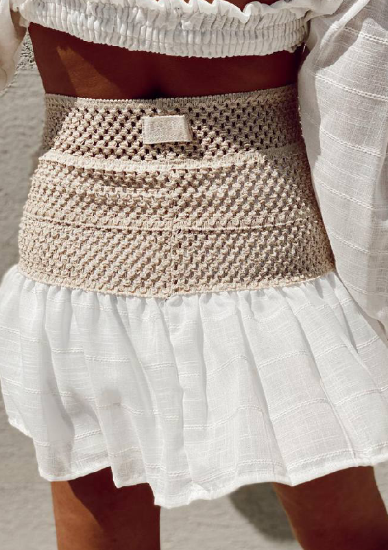 טיילור לוק לבן חצאית1.png